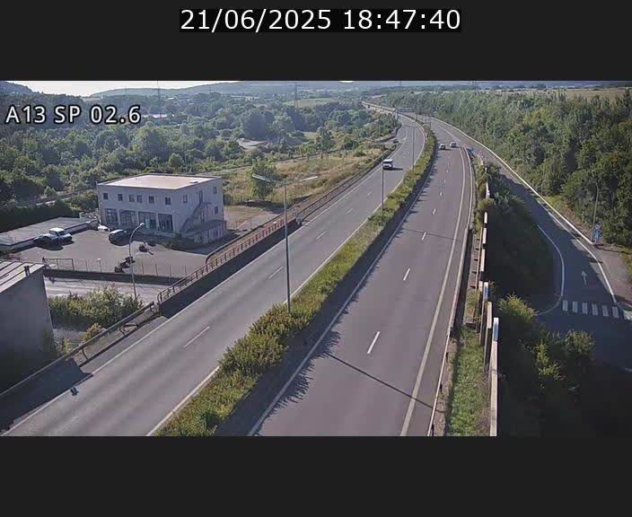 <h2>Traffic live webcam Luxembourg Sanem - A13 direction Pétange - BK 2.6</h2>