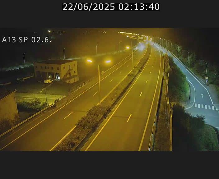 <h2>Traffic live webcam Luxembourg Sanem - A13 direction Pétange - BK 2.6</h2>