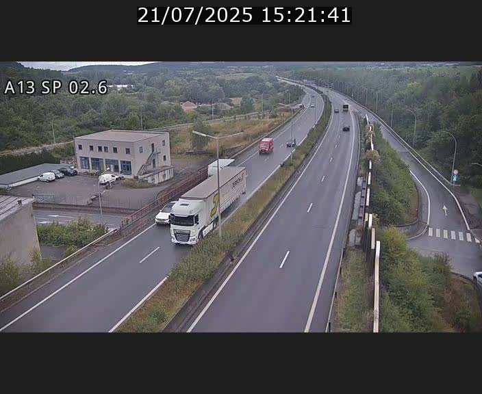 <h2>Traffic live webcam Luxembourg Sanem - A13 direction Pétange - BK 2.6</h2>