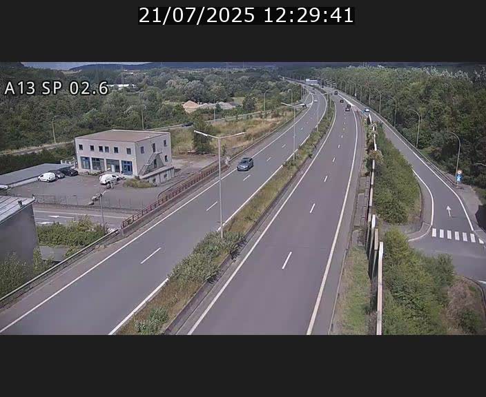 <h2>Traffic live webcam Luxembourg Sanem - A13 direction Pétange - BK 2.6</h2>