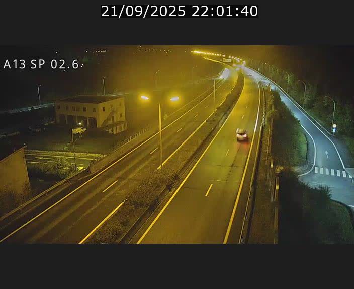 <h2>Traffic live webcam Luxembourg Sanem - A13 direction Pétange - BK 2.6</h2>