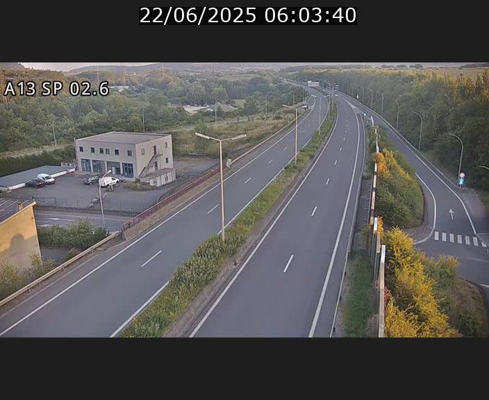 <h2>Traffic live webcam Luxembourg Sanem - A13 direction Pétange - BK 2.6</h2>
