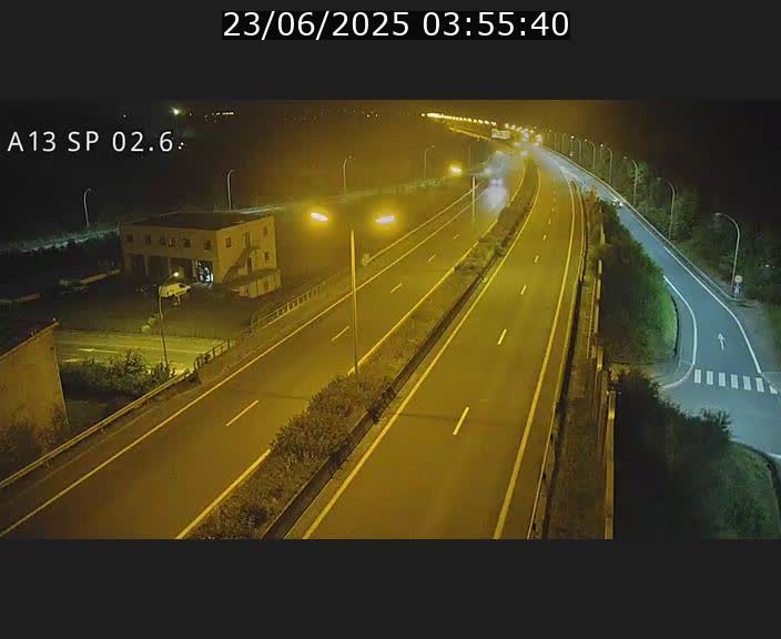 <h2>Traffic live webcam Luxembourg Sanem - A13 direction Pétange - BK 2.6</h2>