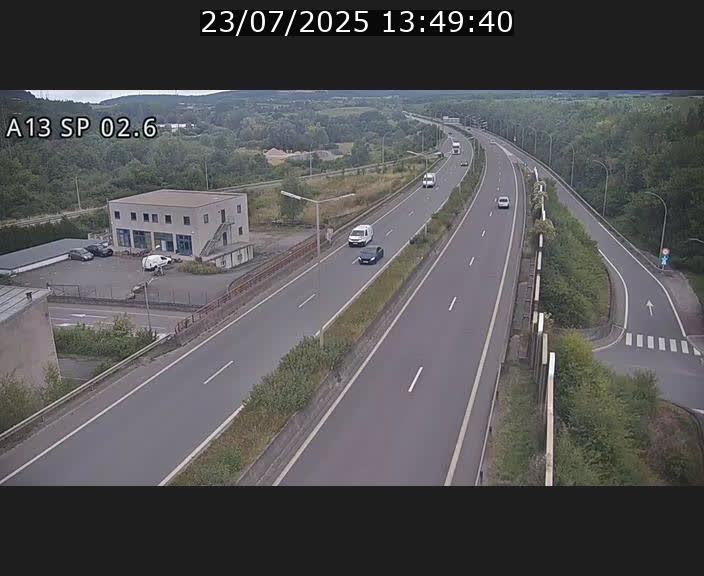 <h2>Traffic live webcam Luxembourg Sanem - A13 direction Pétange - BK 2.6</h2>