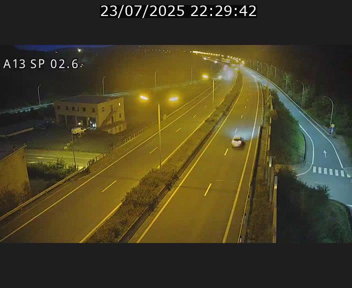 <h2>Traffic live webcam Luxembourg Sanem - A13 direction Pétange - BK 2.6</h2>