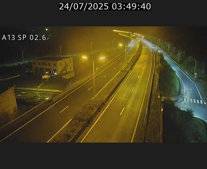 <h2>Traffic live webcam Luxembourg Sanem - A13 direction Pétange - BK 2.6</h2>