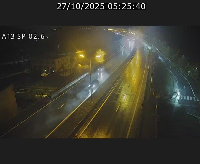 <h2>Traffic live webcam Luxembourg Sanem - A13 direction Pétange - BK 2.6</h2>