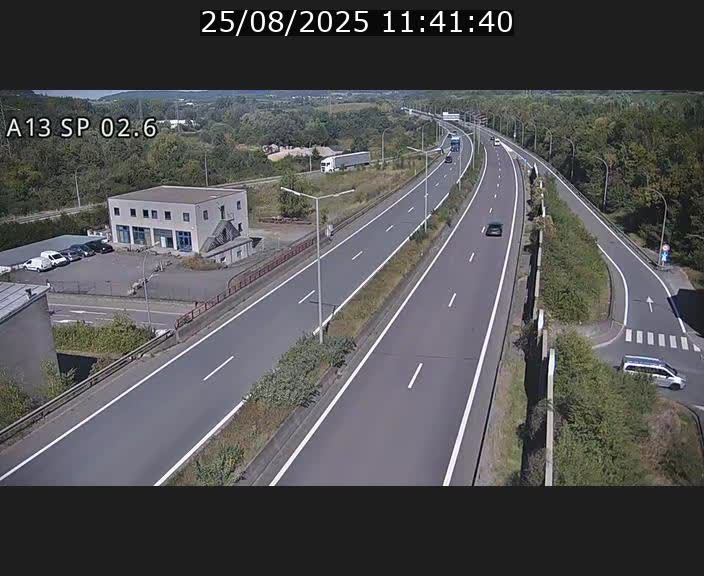 <h2>Traffic live webcam Luxembourg Sanem - A13 direction Pétange - BK 2.6</h2>