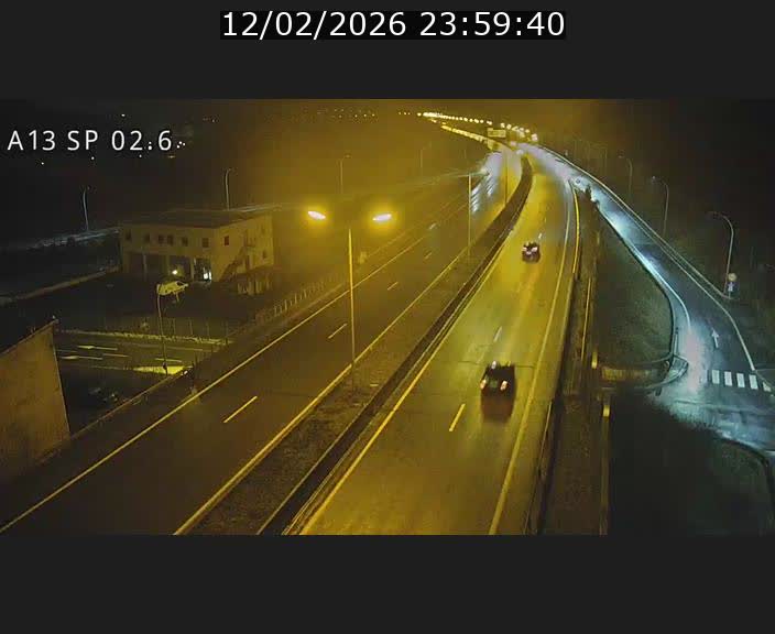 <h2>Traffic live webcam Luxembourg Sanem - A13 direction Pétange - BK 2.6</h2>
