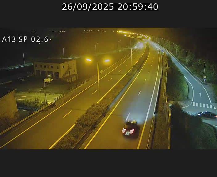 <h2>Traffic live webcam Luxembourg Sanem - A13 direction Pétange - BK 2.6</h2>