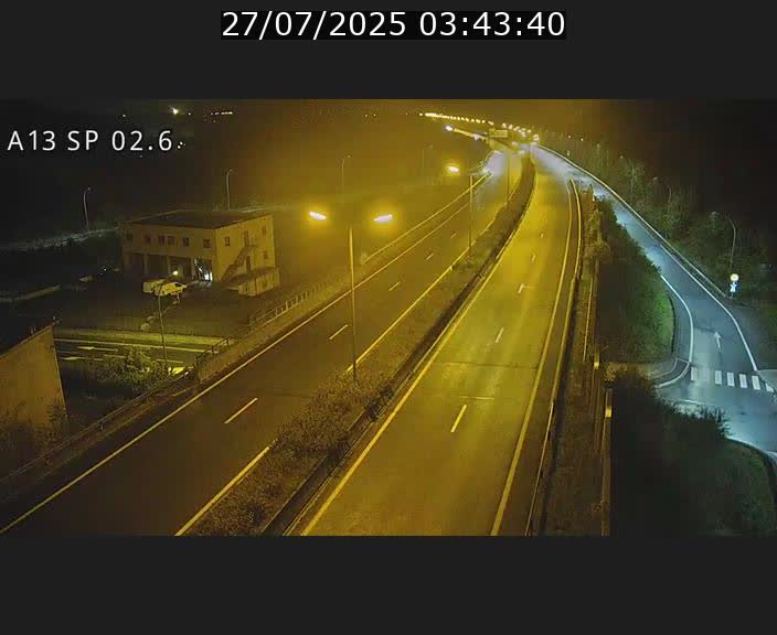 <h2>Traffic live webcam Luxembourg Sanem - A13 direction Pétange - BK 2.6</h2>