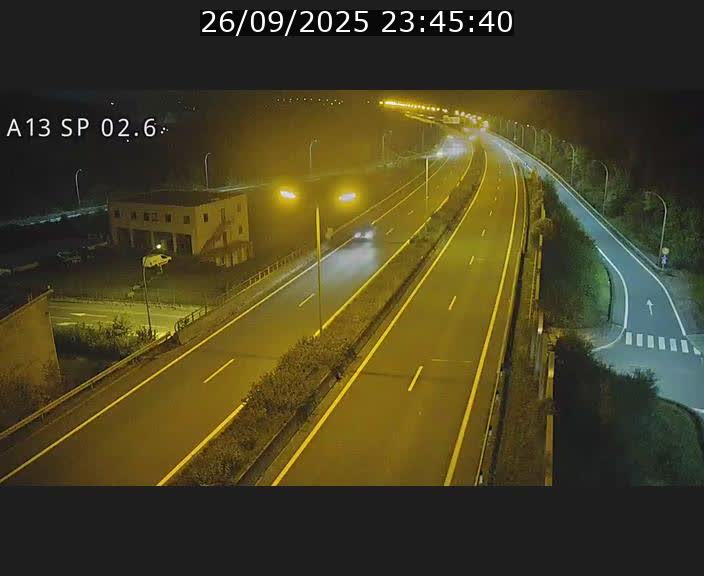 <h2>Traffic live webcam Luxembourg Sanem - A13 direction Pétange - BK 2.6</h2>