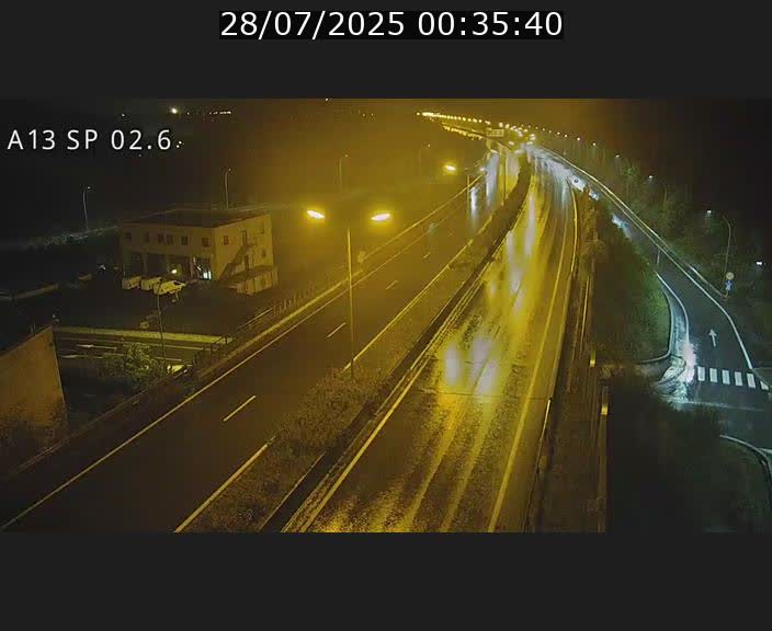<h2>Traffic live webcam Luxembourg Sanem - A13 direction Pétange - BK 2.6</h2>