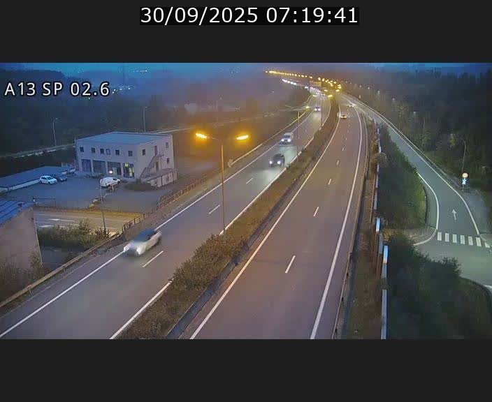<h2>Traffic live webcam Luxembourg Sanem - A13 direction Pétange - BK 2.6</h2>