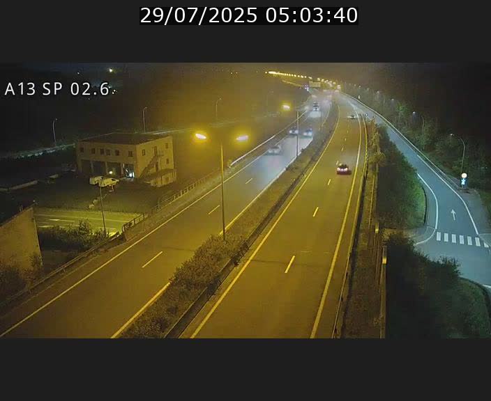 <h2>Traffic live webcam Luxembourg Sanem - A13 direction Pétange - BK 2.6</h2>
