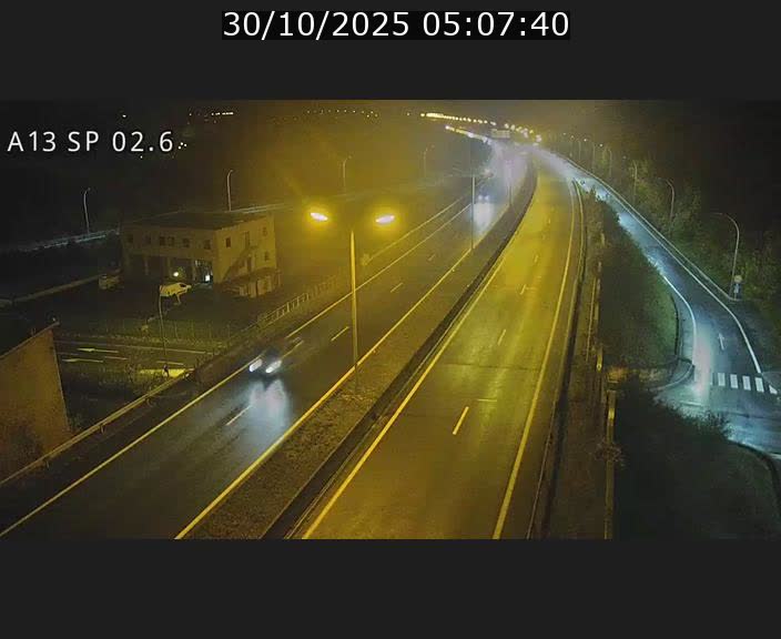 <h2>Traffic live webcam Luxembourg Sanem - A13 direction Pétange - BK 2.6</h2>