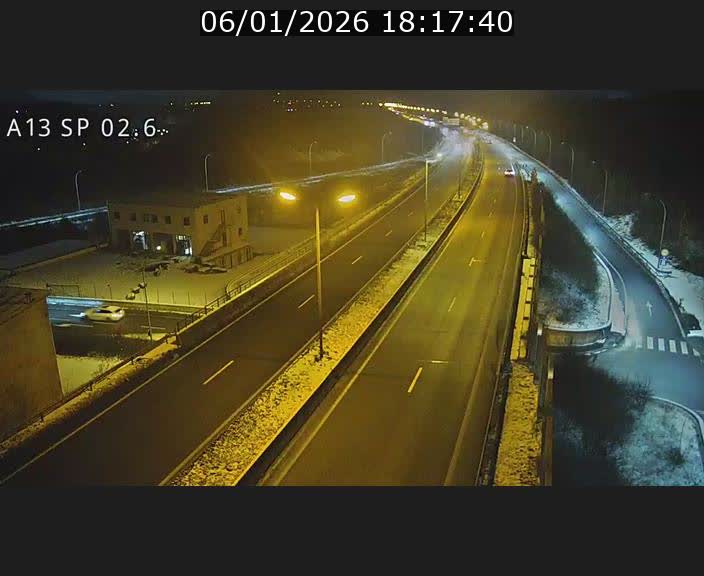 <h2>Traffic live webcam Luxembourg Sanem - A13 direction Pétange - BK 2.6</h2>