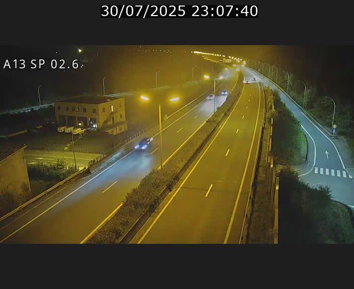 <h2>Traffic live webcam Luxembourg Sanem - A13 direction Pétange - BK 2.6</h2>
