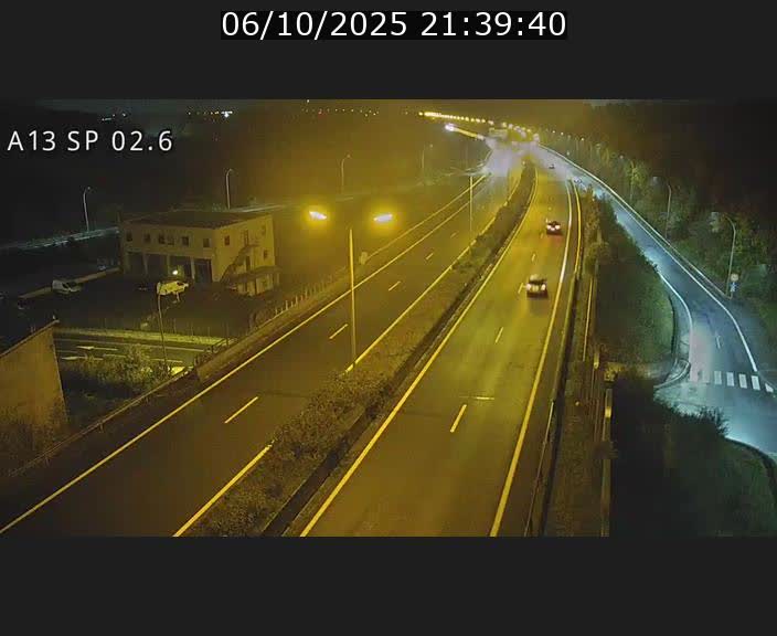 <h2>Traffic live webcam Luxembourg Sanem - A13 direction Pétange - BK 2.6</h2>