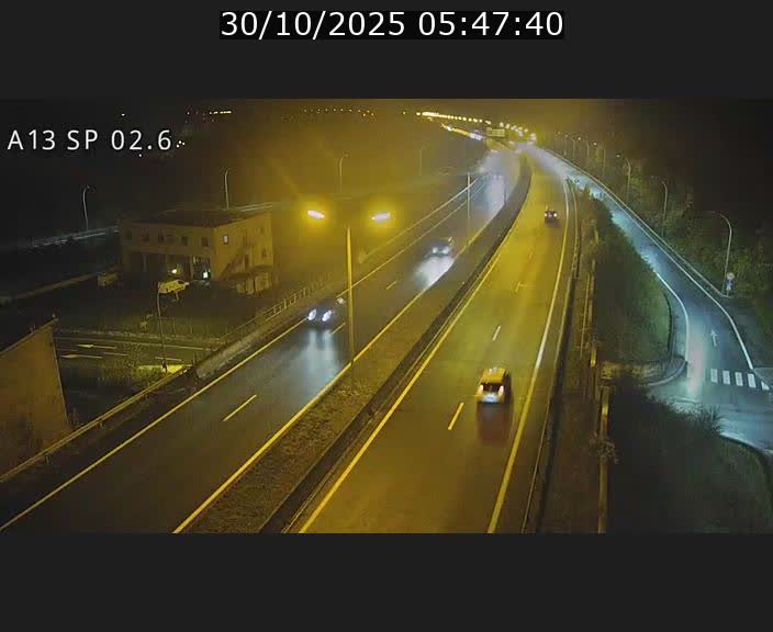 <h2>Traffic live webcam Luxembourg Sanem - A13 direction Pétange - BK 2.6</h2>