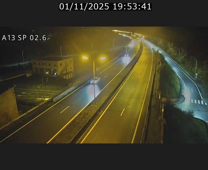 <h2>Traffic live webcam Luxembourg Sanem - A13 direction Pétange - BK 2.6</h2>