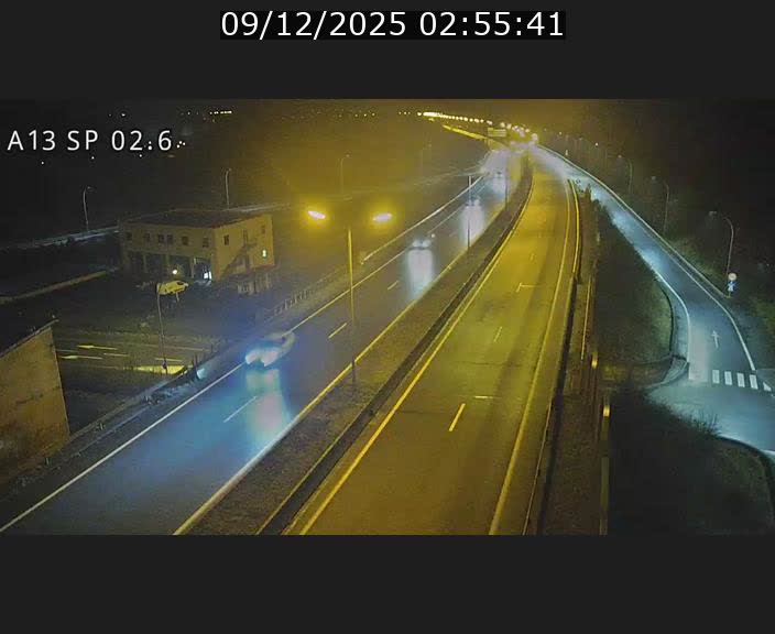 <h2>Traffic live webcam Luxembourg Sanem - A13 direction Pétange - BK 2.6</h2>