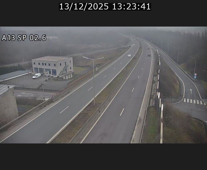 <h2>Traffic live webcam Luxembourg Sanem - A13 direction Pétange - BK 2.6</h2>