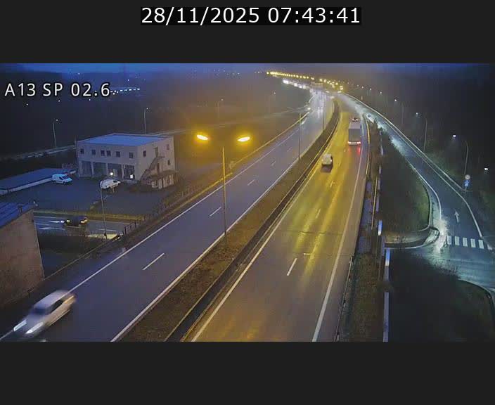 <h2>Traffic live webcam Luxembourg Sanem - A13 direction Pétange - BK 2.6</h2>