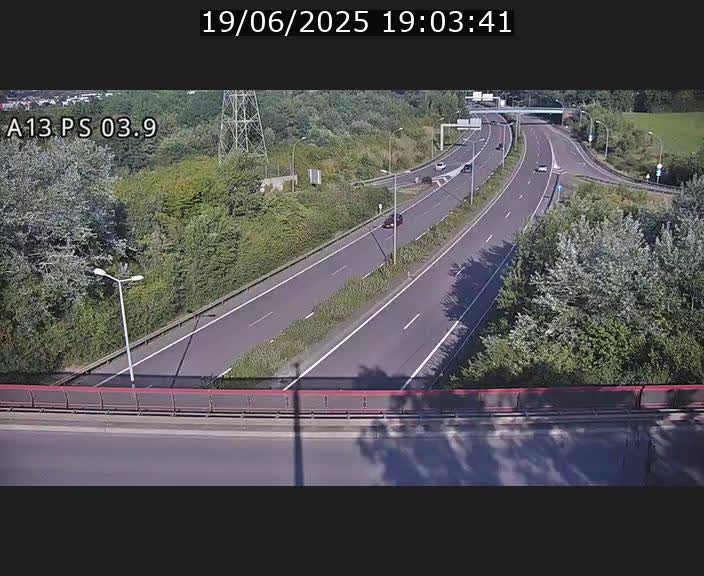<h2>Traffic live webcam Luxembourg Differdange - A13 direction Esch-sur-Alzette - BK 3.9</h2>