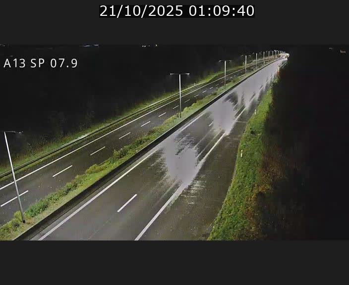 <h2>Traffic live webcam Luxembourg Jonction Lankelz - A13 direction Pétange - BK 7.9</h2>
