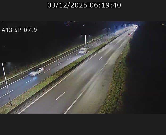 <h2>Traffic live webcam Luxembourg Jonction Lankelz - A13 direction Pétange - BK 7.9</h2>