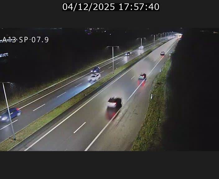 <h2>Traffic live webcam Luxembourg Jonction Lankelz - A13 direction Pétange - BK 7.9</h2>