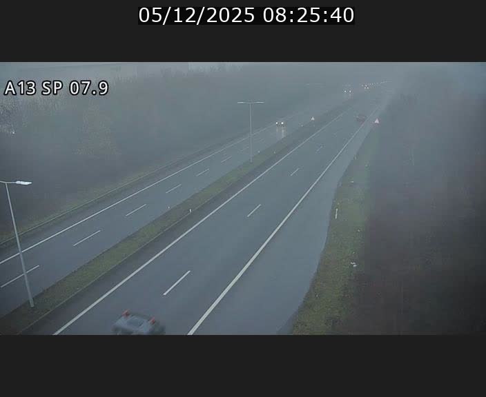 <h2>Traffic live webcam Luxembourg Jonction Lankelz - A13 direction Pétange - BK 7.9</h2>
