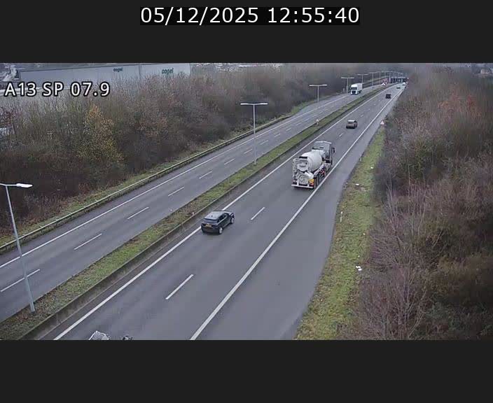<h2>Traffic live webcam Luxembourg Jonction Lankelz - A13 direction Pétange - BK 7.9</h2>