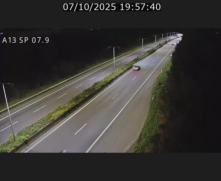 <h2>Traffic live webcam Luxembourg Jonction Lankelz - A13 direction Pétange - BK 7.9</h2>
