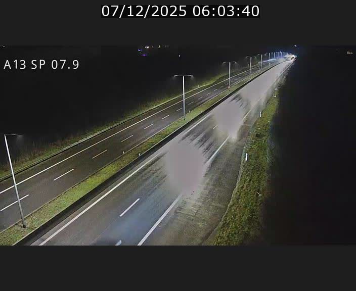 <h2>Traffic live webcam Luxembourg Jonction Lankelz - A13 direction Pétange - BK 7.9</h2>