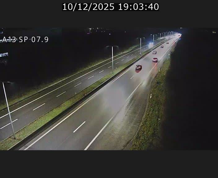 <h2>Traffic live webcam Luxembourg Jonction Lankelz - A13 direction Pétange - BK 7.9</h2>