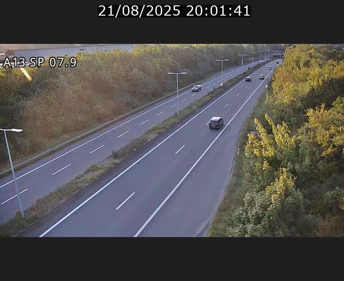 <h2>Traffic live webcam Luxembourg Jonction Lankelz - A13 direction Pétange - BK 7.9</h2>