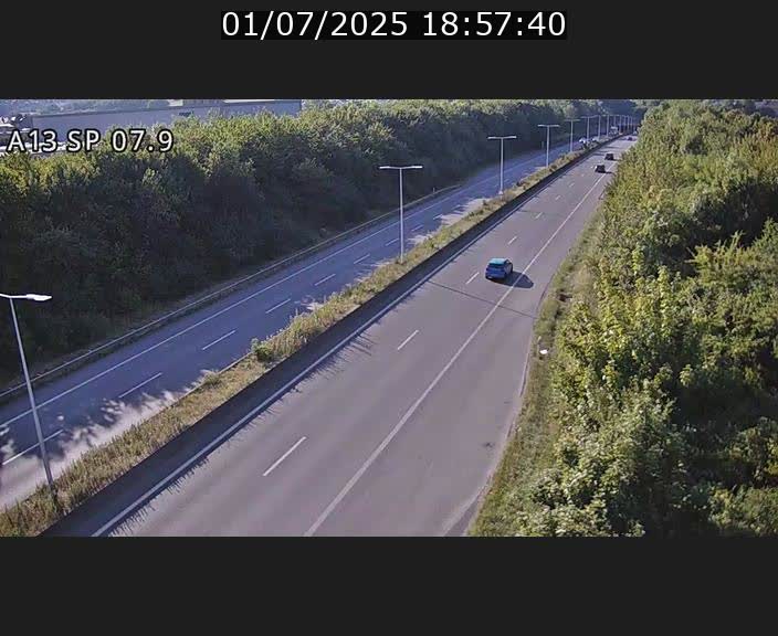 Traffic live webcam Luxembourg Jonction Lankelz - A13 direction Pétange - BK 7.9
