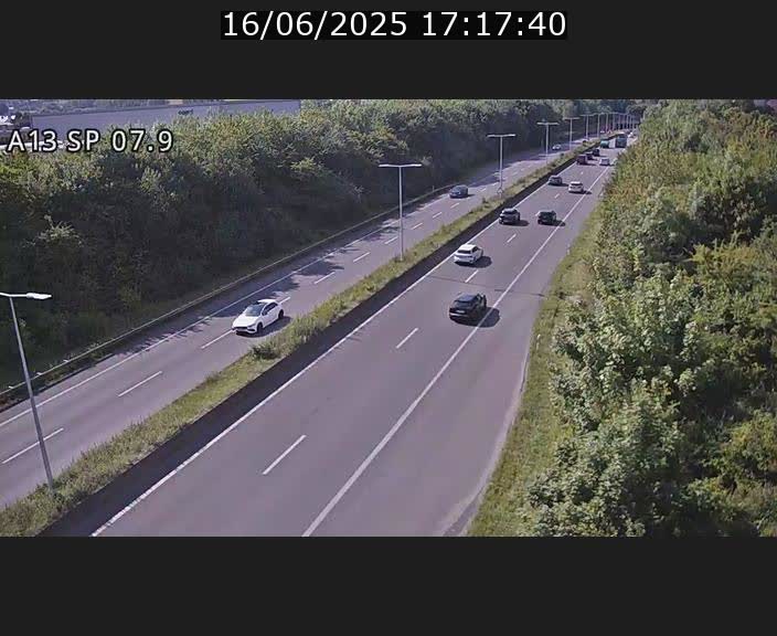 Traffic live webcam Luxembourg Jonction Lankelz - A13 direction Pétange - BK 7.9
