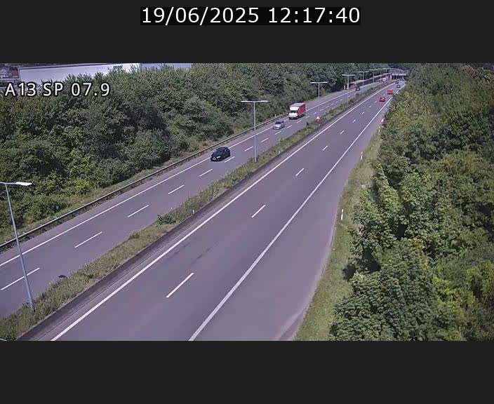 Traffic live webcam Luxembourg Jonction Lankelz - A13 direction Pétange - BK 7.9