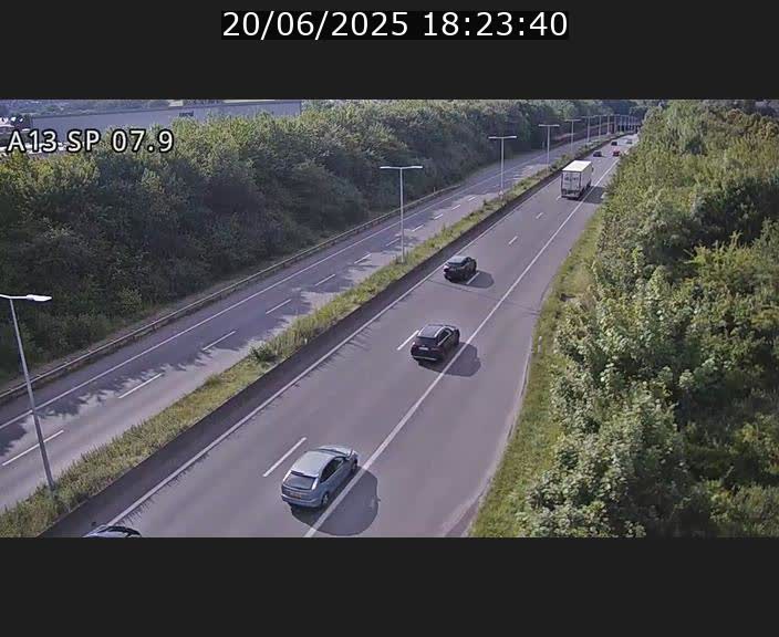 Traffic live webcam Luxembourg Jonction Lankelz - A13 direction Pétange - BK 7.9