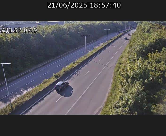 Traffic live webcam Luxembourg Jonction Lankelz - A13 direction Pétange - BK 7.9