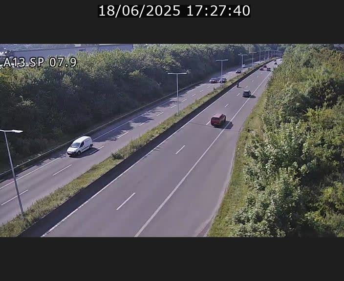 <h2>Traffic live webcam Luxembourg Jonction Lankelz - A13 direction Pétange - BK 7.9</h2>