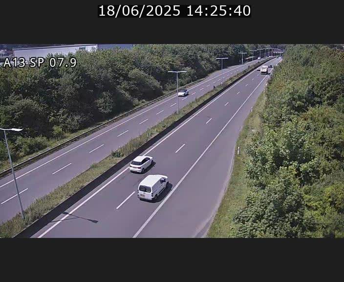 <h2>Traffic live webcam Luxembourg Jonction Lankelz - A13 direction Pétange - BK 7.9</h2>