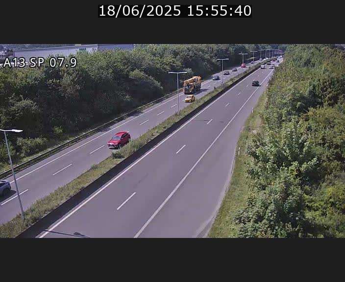 <h2>Traffic live webcam Luxembourg Jonction Lankelz - A13 direction Pétange - BK 7.9</h2>
