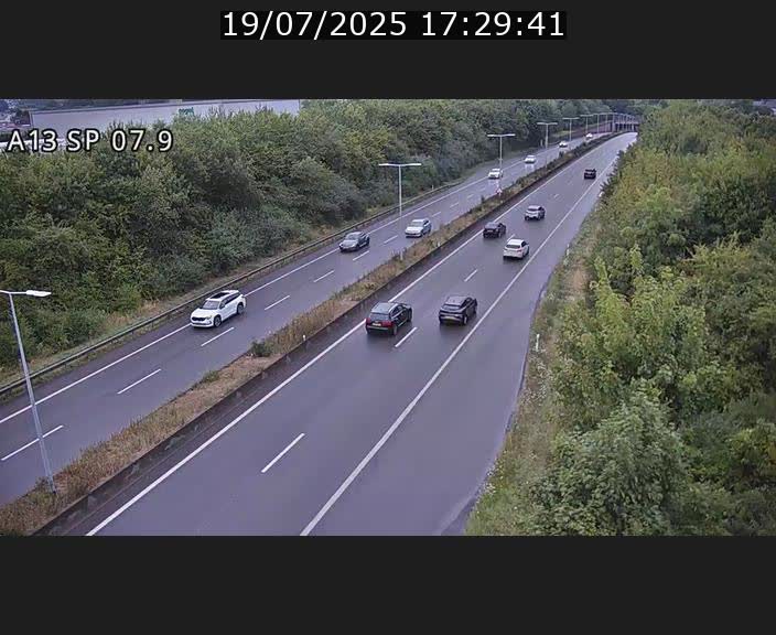 <h2>Traffic live webcam Luxembourg Jonction Lankelz - A13 direction Pétange - BK 7.9</h2>
