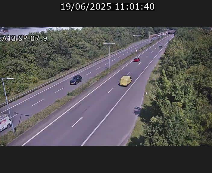 <h2>Traffic live webcam Luxembourg Jonction Lankelz - A13 direction Pétange - BK 7.9</h2>