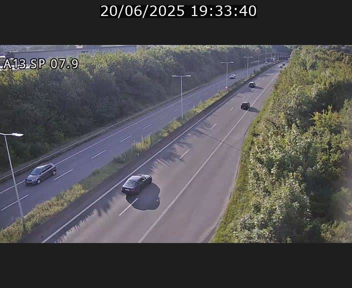 <h2>Traffic live webcam Luxembourg Jonction Lankelz - A13 direction Pétange - BK 7.9</h2>