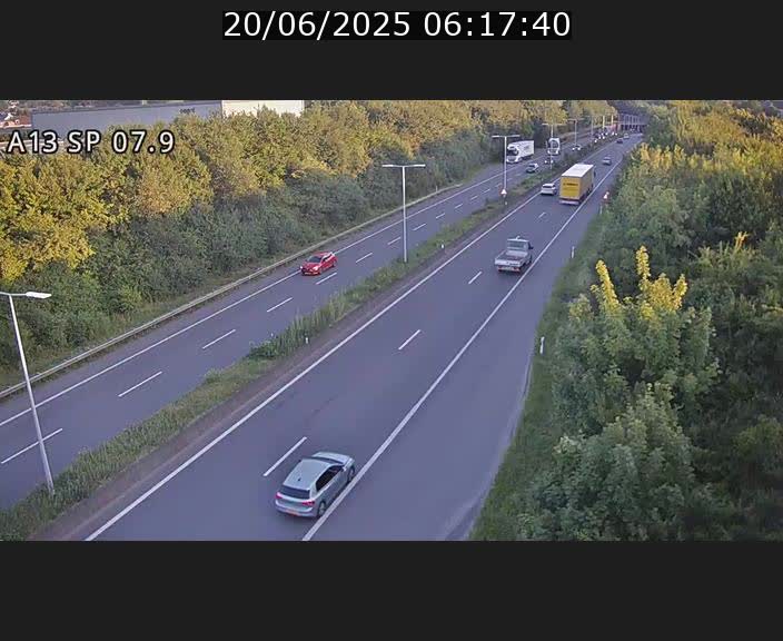 <h2>Traffic live webcam Luxembourg Jonction Lankelz - A13 direction Pétange - BK 7.9</h2>